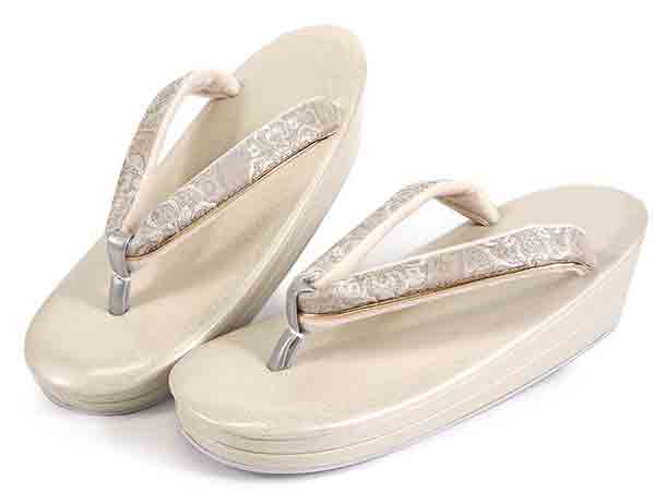 Formal Zori Sandals and Bag Set for TEA ceremony【Ivory with tachiwaki (waving line) and floral crest patterns / ONE-SIZE】