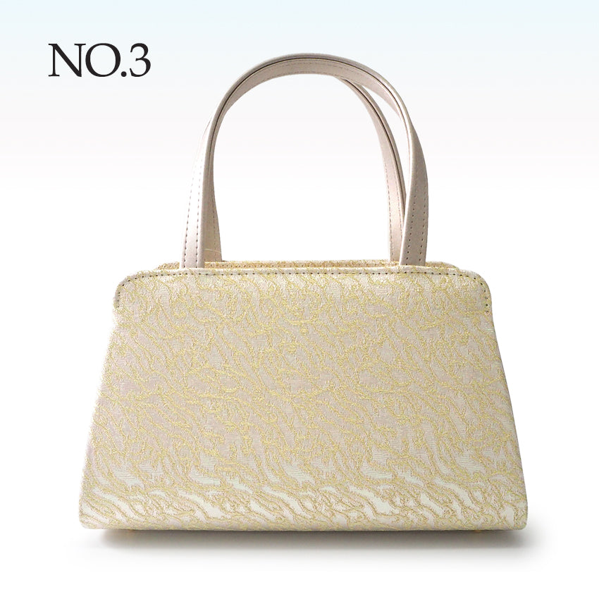 A SET of Robe De'collete'e formal ZORI（sandals）for traditional attire and a bag for TEA ceremony【GOLD】