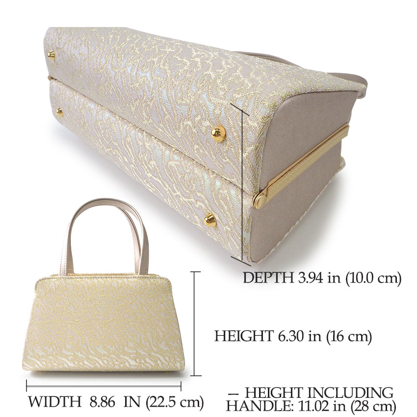 A SET of Robe De'collete'e formal ZORI（sandals）for traditional attire and a bag for TEA ceremony【GOLD】