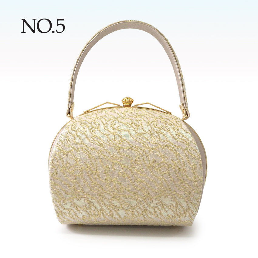 A SET of Robe De'collete'e formal ZORI（sandals）for traditional attire and a bag for TEA ceremony【GOLD】