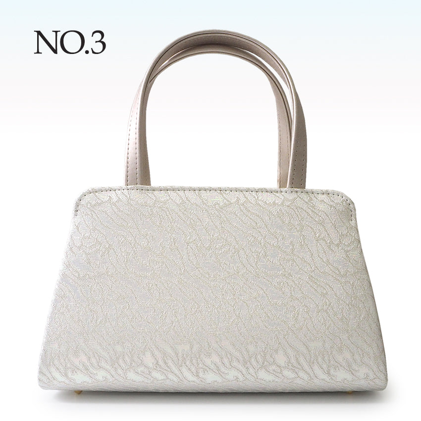 A SET of Robe De'collete'e formal ZORI（sandals）for traditional attire and a bag for TEA ceremony【Silver】