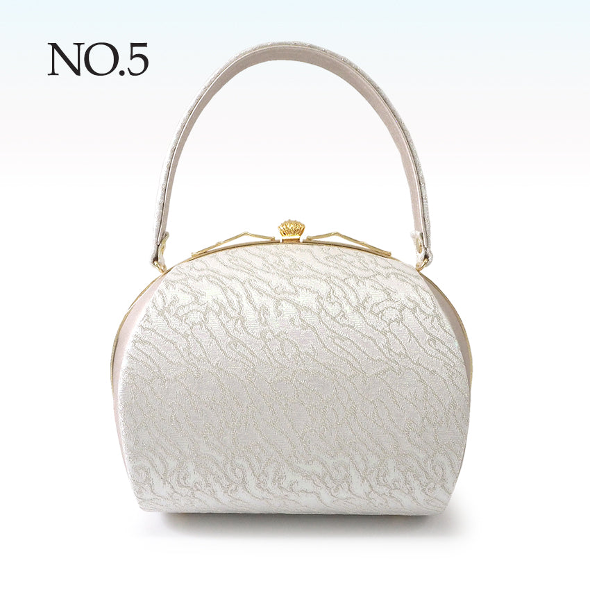 A SET of Robe De'collete'e formal ZORI（sandals）for traditional attire and a bag for TEA ceremony【Silver】