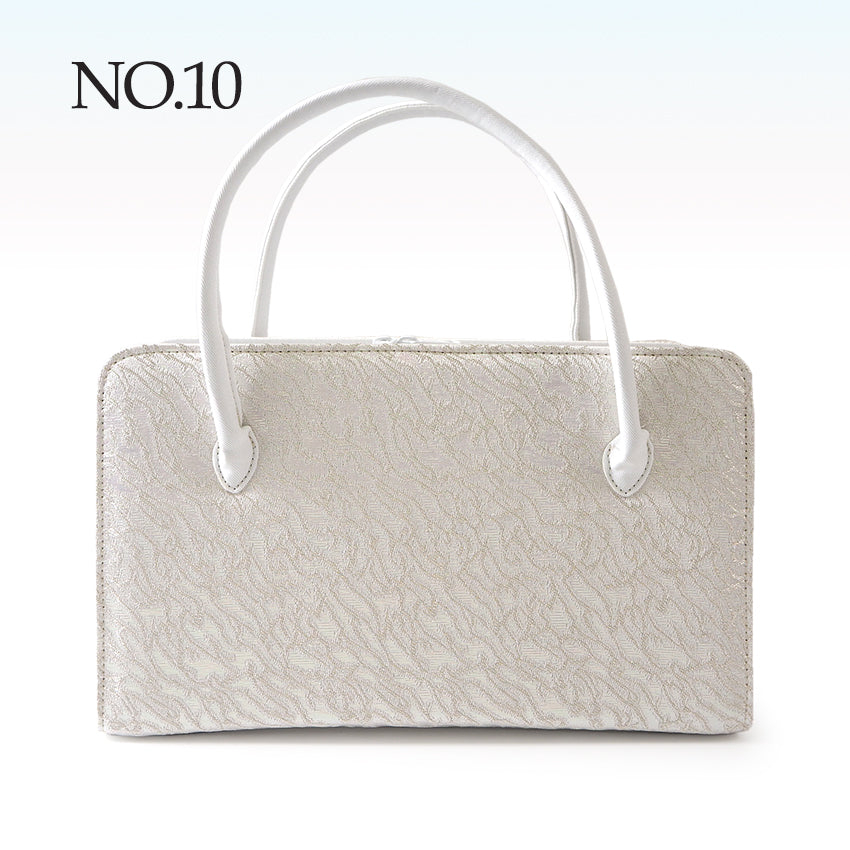 A SET of Robe De'collete'e formal ZORI（sandals）for traditional attire and a bag for TEA ceremony【Silver】