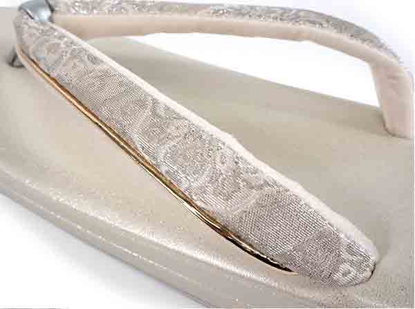 Formal Zori Sandals and Bag Set for TEA ceremony【Ivory with tachiwaki (waving line) and floral crest patterns / ONE-SIZE】