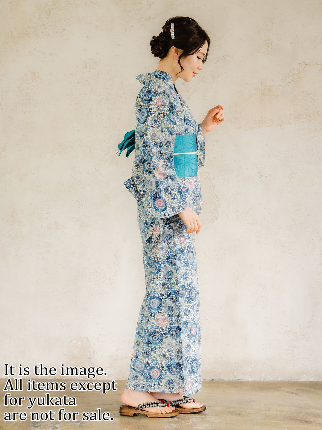 Women's Cotton Yukata, Casual Summer Kimono,  Beige Blue Chrysanthemum