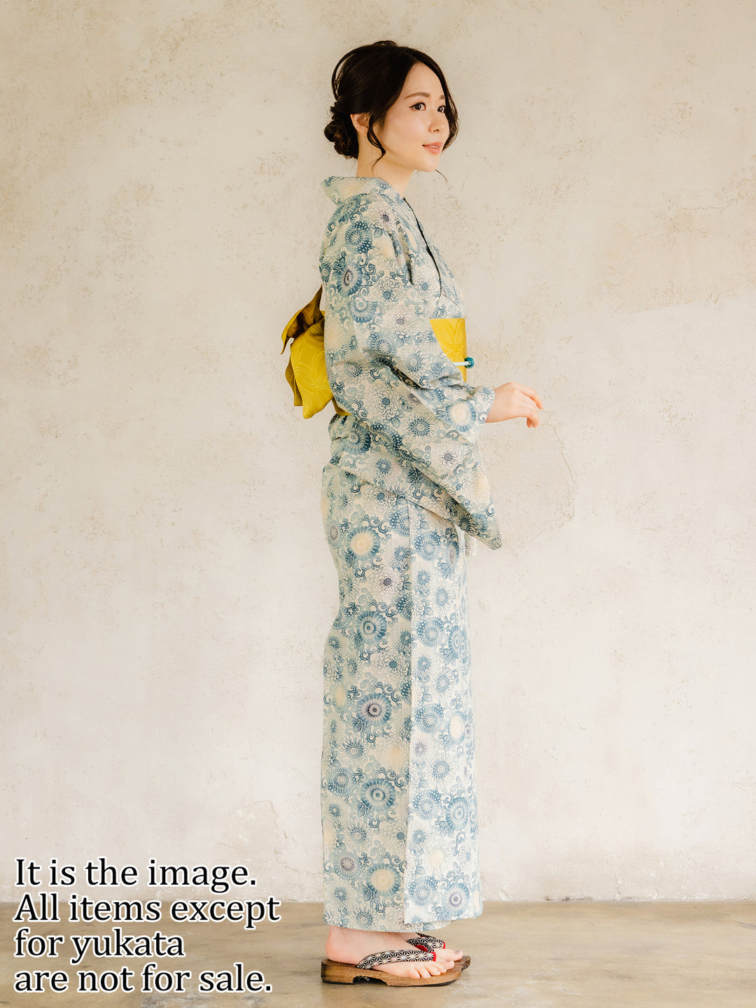 Women's Cotton Yukata, Casual Summer Kimono,  Beige Pale blue Chrysanthemum