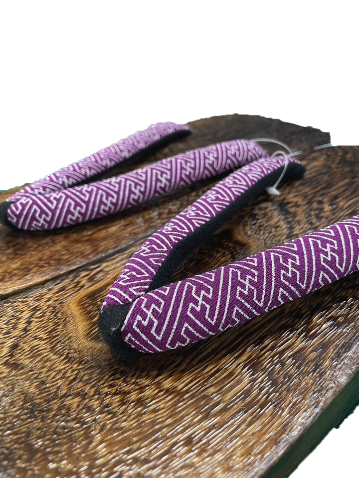 Men's Wooden Geta Sandals : Purple Saya-gata pattern