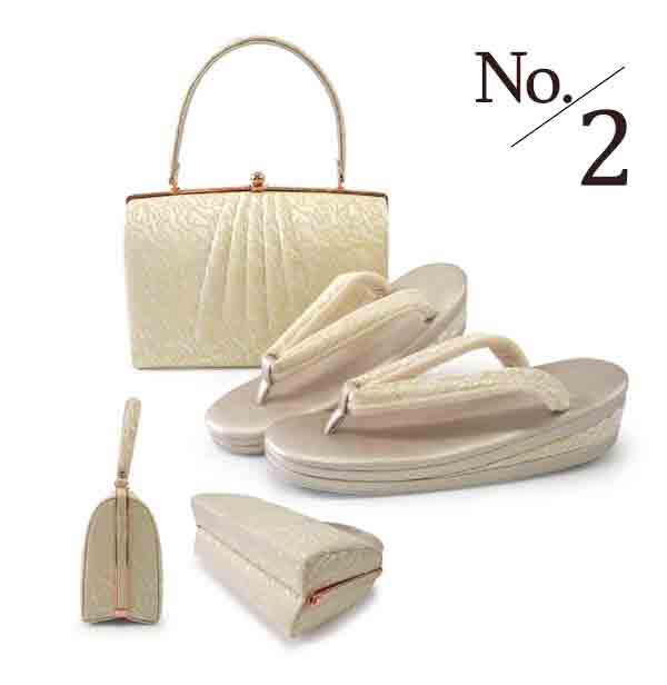 A SET of Robe De'collete'e formal ZORI（sandals）for traditional attire and a bag for TEA ceremony【GOLD】