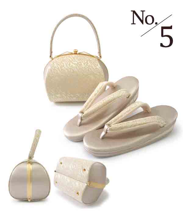 A SET of Robe De'collete'e formal ZORI（sandals）for traditional attire and a bag for TEA ceremony【GOLD】